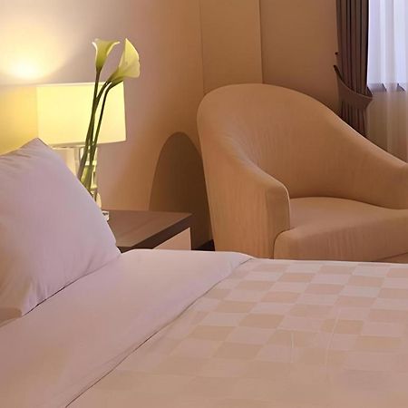 Bella Hotel Surabaya Exterior photo