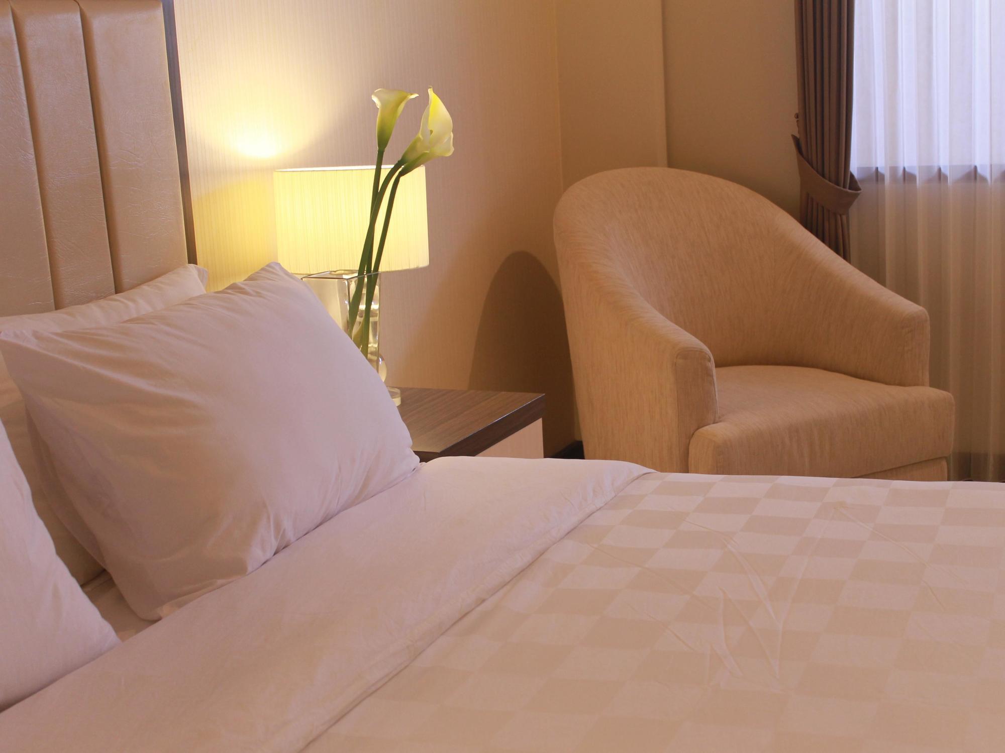 Bella Hotel Surabaya Exterior photo